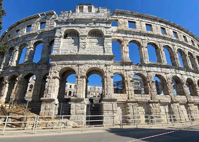 Lejlighed Heart Of With Free Private Parking Pula